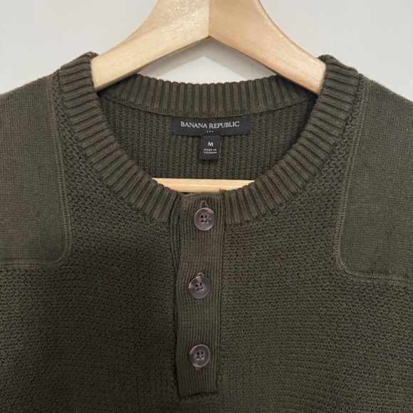 Banana Republic Men's Wavy Texture Camo Green Sweater | Size: M - Picture 3 of 7